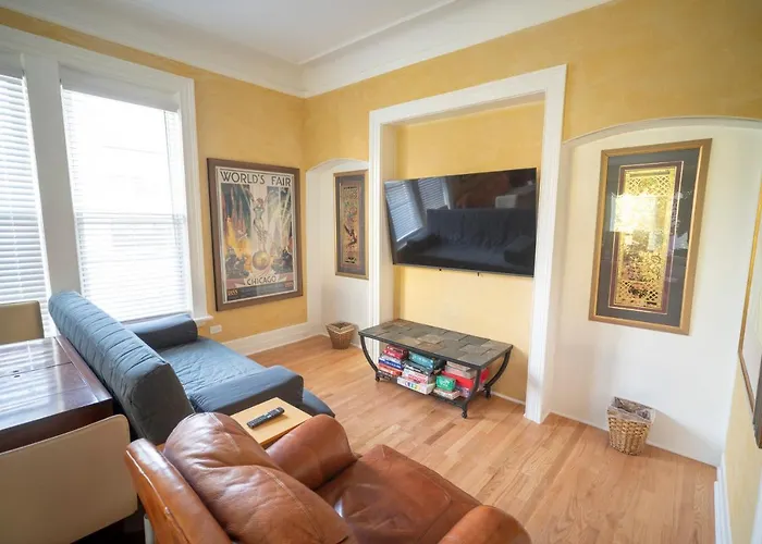 Sleeps 10-20 Free Tv & Parking Apartment