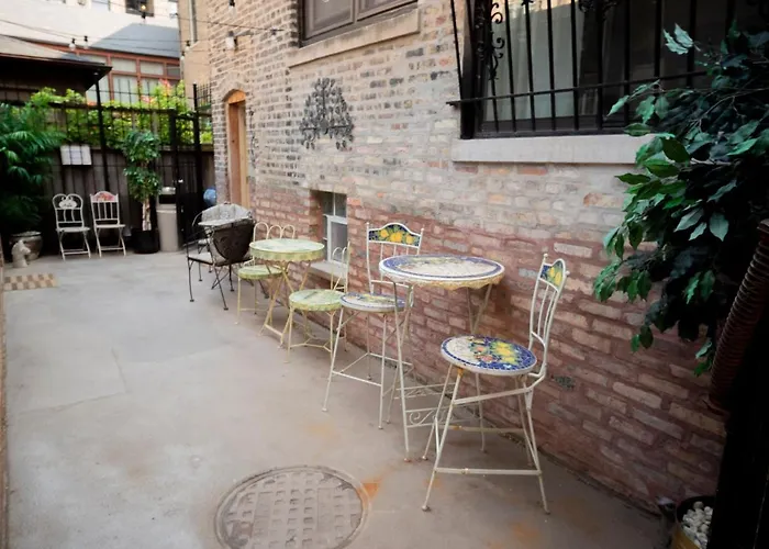 Sleeps 10-20 Free Tv & Parking *