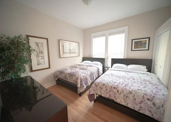 Sleeps 10-20 Free Tv & Parking Chicago