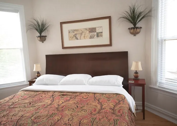 Sleeps 10-20 Free Tv & Parking *