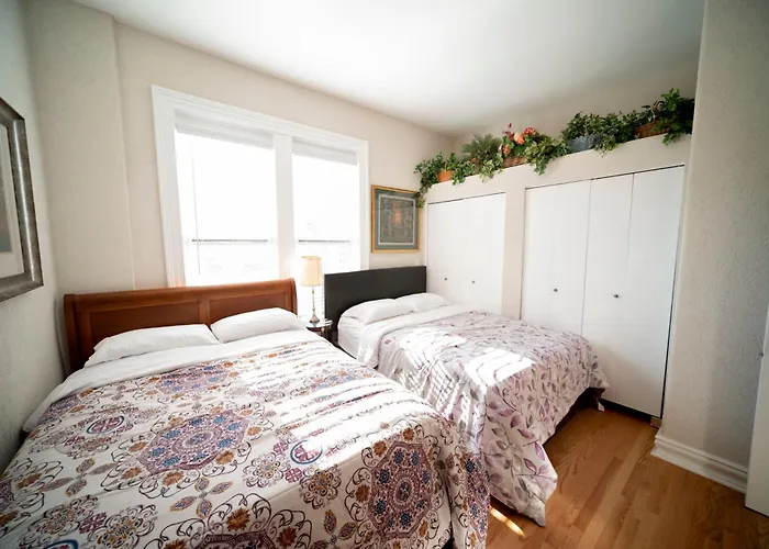 Sleeps 10-20 Free Tv & Parking *